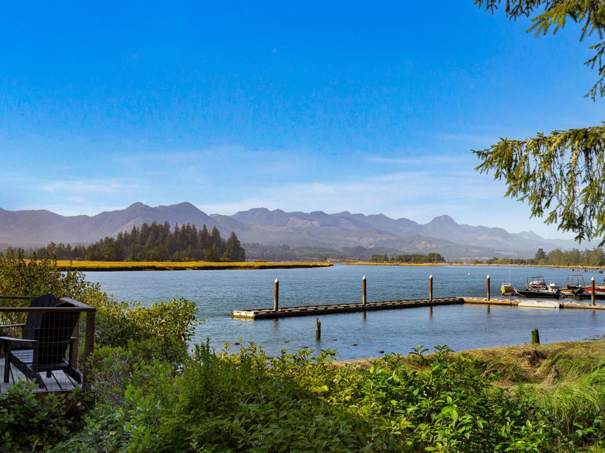 Wheeler On The Bay Lodge And Marina Exterior photo